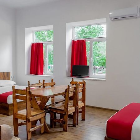 Family Appartments On Buzand Street 예레반 외부 사진