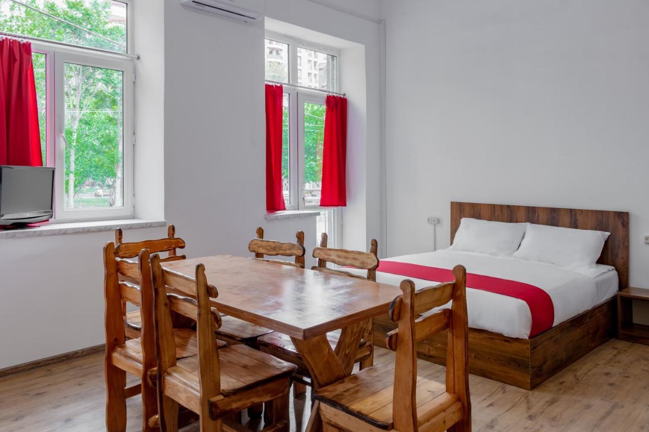 Family Appartments On Buzand Street 예레반 외부 사진